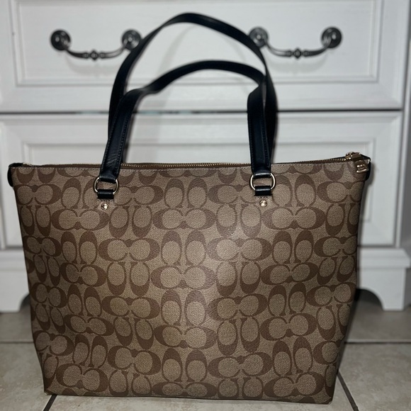 Authentic COACH Handbag Gallery Tote Signature Design Brown Black Zipper - Picture 3 of 16